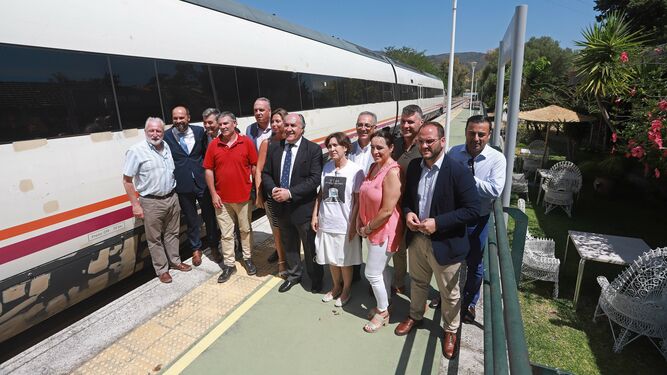 Las mejores fotos del viaje reivindicativo de los alcaldes a Ronda en tren