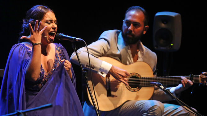 María Terremoto presentando su disco 'La huella de mi sentío' en el Teatro Villamarta