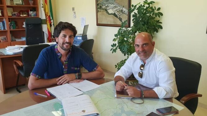 El alcalde junto al diputado de Desarrollo y Cooperación de la Diputación.