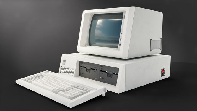 IBM PC 5150, el primer ordenador personal lanzado al mercado en 1981.