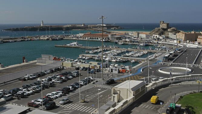 Vista general de las instalaciones del puerto de Tarifa.