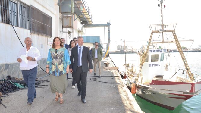 Carmen Crespo, en una reciente visita al Puerto de Motril, en Granada.