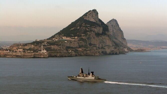 El ‘HMS Defender’, en aguas cercanas a Gibraltar