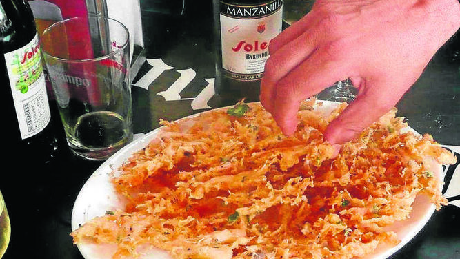 Tortillitas de camarones y manzanilla, algunas de las estrellas del firmamento gastronómico de Sanlúcar.