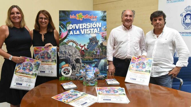 El alcalde y la delegada de Turismo, junto a Raquel Melero y Juan Paradas.