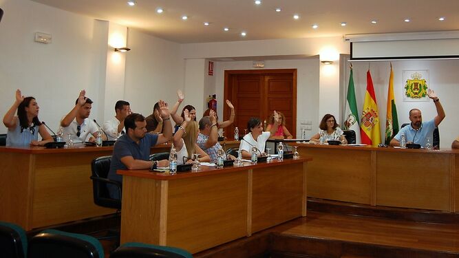 El equipo de gobierno de Los Barrios durante un Pleno.