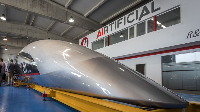Presentación del Hyperloop en la planta de Airtificial situada en El Puerto.