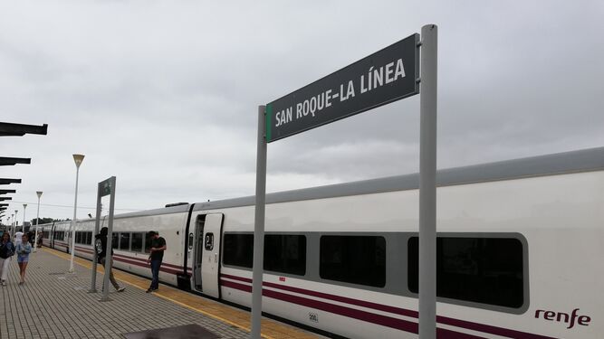 Un tren en la estación de San Roque-La Línea.