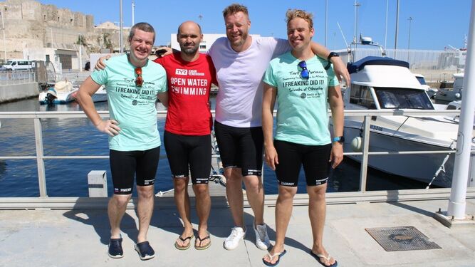 Los cuatro nadadores rusos que cruzaron este miércoles el Estrecho, en Tarifa