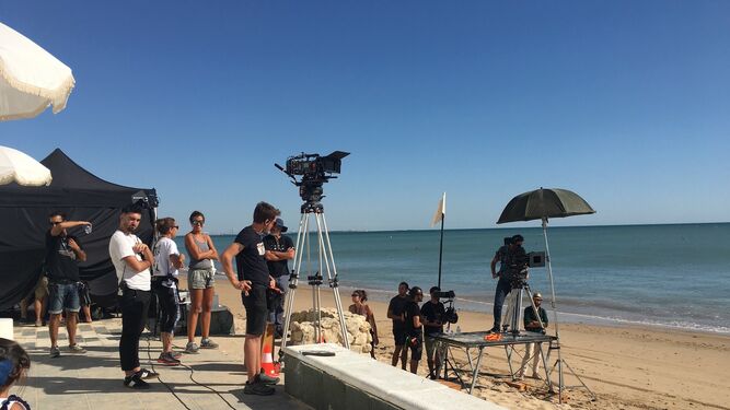 Trabajos de rodaje de la película ‘El verano que vivimos’ en las playas de Rota.