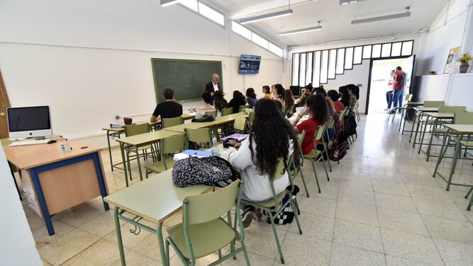 Alumnos de Bachillerato, en la Escuela de Artes y Oficios de Algeciras.