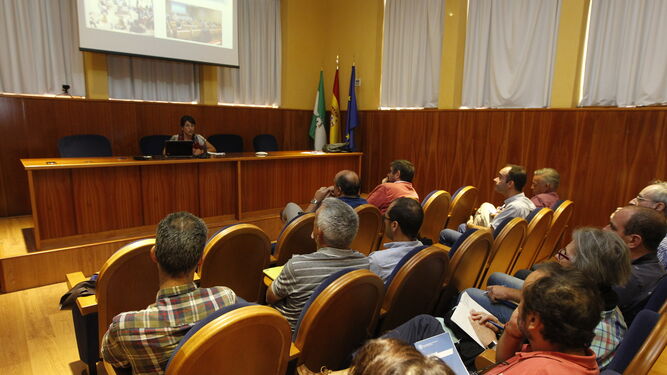 La Sala Varadero del Puerto de Almería alberga este encuentro de dos días.