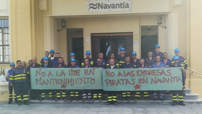 Concentración de los trabajadores de Ditecsa, la empresa de mantenimiento de Navantia.