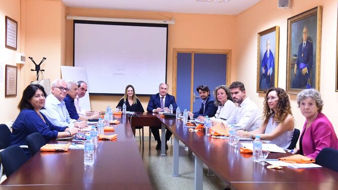 Reunión entre el Puerto, el Ayuntamiento y la Universidad de Cádiz para el proyecto del Llano Amarillo