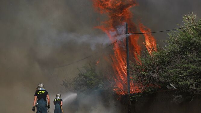 Incendio en el Camino de La Rana en La L&iacute;nea