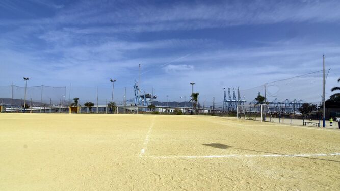 El campo de fútbol donde jugaron el Atlético Algecireño y Bahía de Algeciras el pasado sábado.