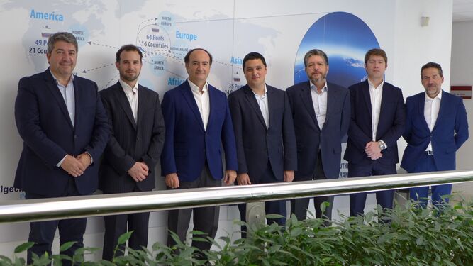 El presidente del Puerto de Algeciras, Gerardo Landaluce, con la delegación argentina.