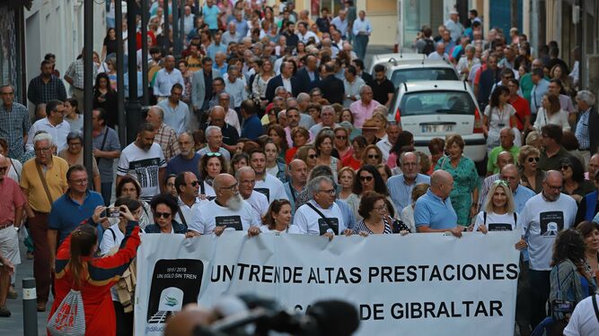 Las mejores fotos de la manifestaci&oacute;n por el tren en el Campo de Gibraltar