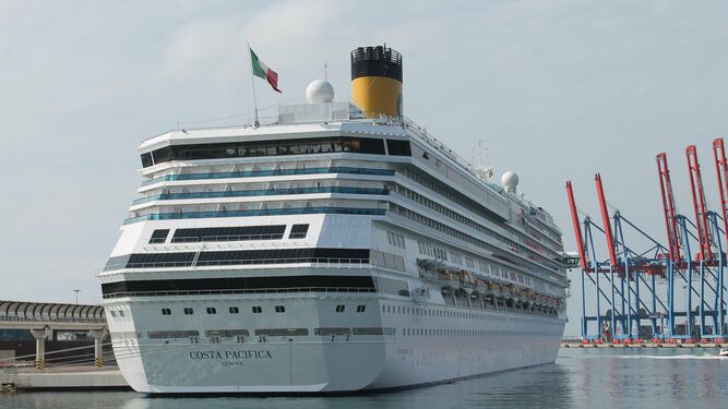 El crucero 'Costa Pacífica' en una escala en Málaga.