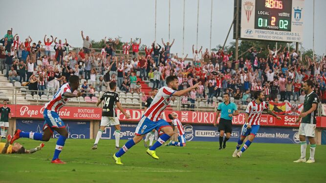 Iván marca el empate final para el Algeciras ante el Córdoba.