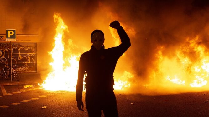 Nueva noche de disturbios en Barcelona por la sentencia del proc&eacute;s