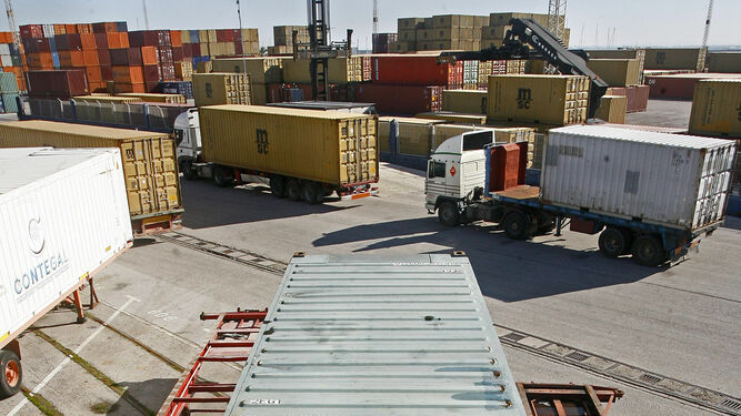Actual terminal de contenedores del puerto de Cádiz.
