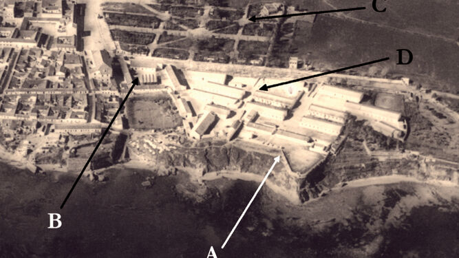 El Fuerte de Santiago, según la fotografía aérea de Algeciras realizada en 1929 por el piloto de la R.A.F. señor Armour. A.- El Fuerte. B.- El Cuartel de Infantería del Calvario. C.- Paseo de Cristina y D.- Parque de artillería.