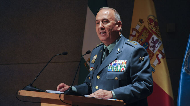 El coronel de la Guardia Civil Jesús Núñez Calvo durante la conferencia que ha ofrecido en la Academia de San Romualdo.