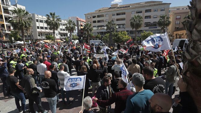 Manifestación de los trabajadores de Acerinox en la Plaza Alta de Algeciras, el pasado 30 de septiembre.