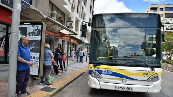 Una parada de autobús en Algeciras.