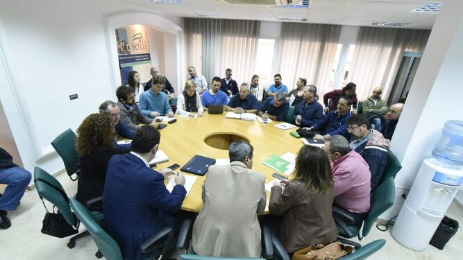 Los representantes de la compañía y del comité, reunidos este miércoles en el Sercla de Algeciras.
