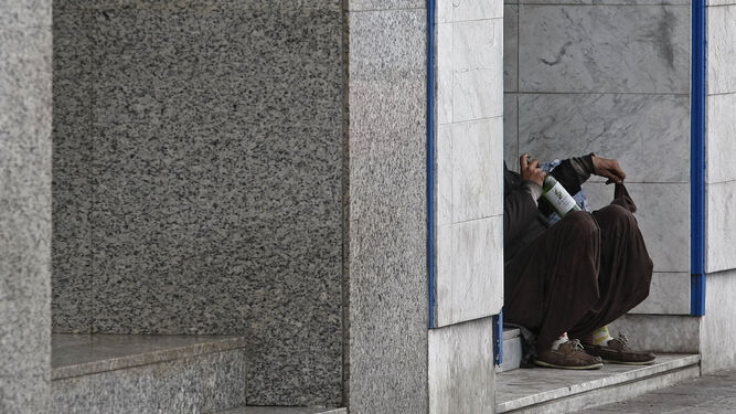 Imagen de archivo de una persona sin hogar en Algeciras.