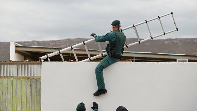 Registros de la Guardia Civil en La L&iacute;nea y San Roque