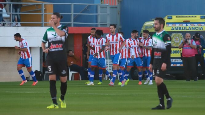 El Algeciras celebra el primer gol ante el Don Benito en el Nuevo Mirador.