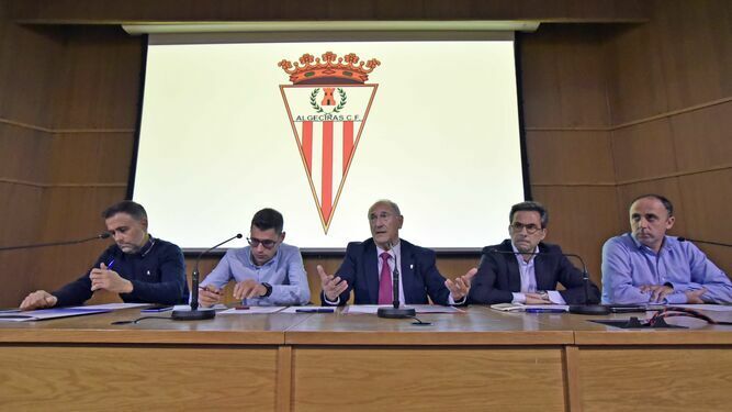 La directiva del Algeciras, en la última asamblea de socios.