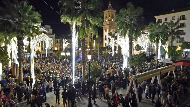 Momento de la inauguración del alumbrado en la Plaza Alta de Algeciras