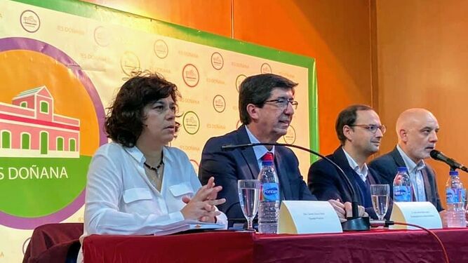 En el encuentro del instituto Doñana participaron el vicepresidente de la Junta, el alcalde y la diputada provincial de IU.