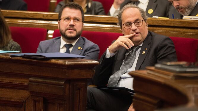 El presidente de la Generalitat, Quim Torra, y su números dos, Pere aragonès, durante la sesión de control al ‘Govern’ en el ‘Parlament’ el miércoles pasado.