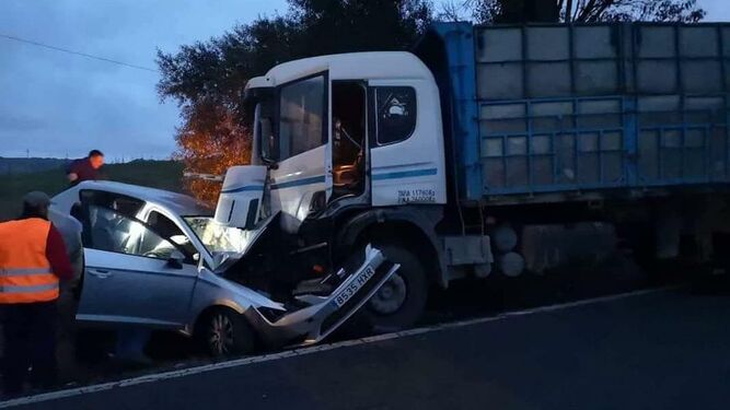Dos vehículos se han visto implicados en este nuevo accidente de tráfico en la carretera A-389 Medina Paterna.