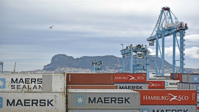 Contenedores de Maersk Line en el Puerto de Algeciras.