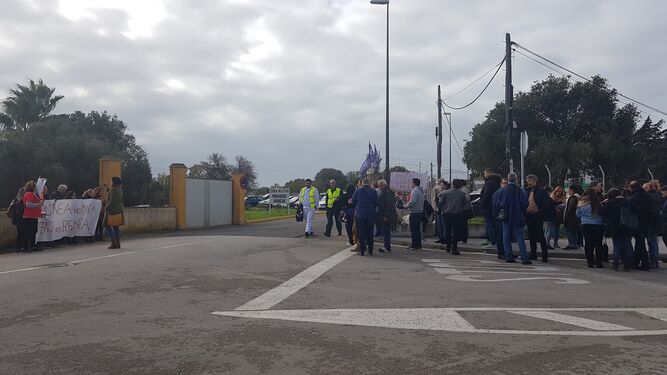 Protestas de la semana pasada en los accesos del acuartelamiento de Camposoto.