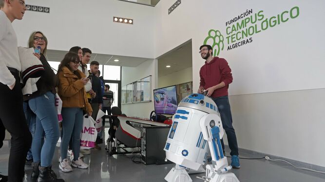 Una actividad divulgativa en la sede de la Fundación Campus Tecnológico de Algeciras.