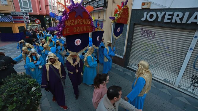 El Heraldo Real recorre las calles de Algeciras