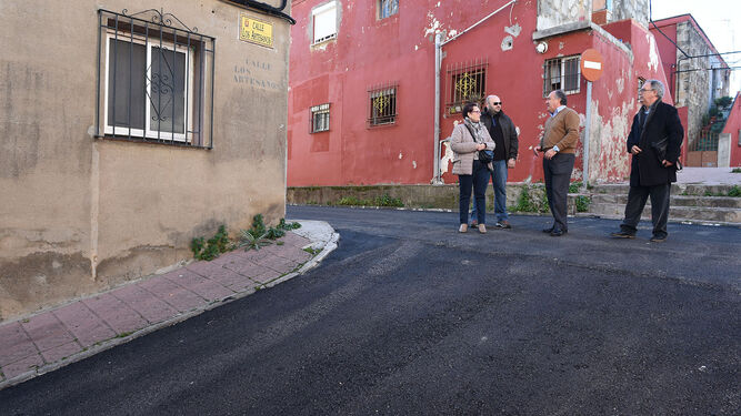 Landaluce, en una calle anteriormente asfaltada