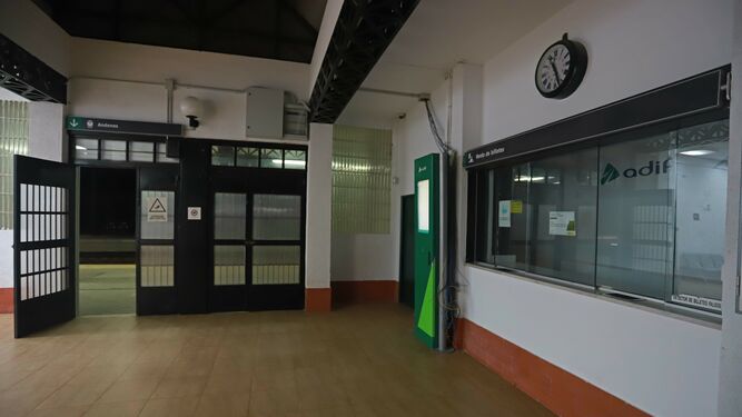 La taquilla de la estación de San Roque-La Línea, cerrada este jueves
