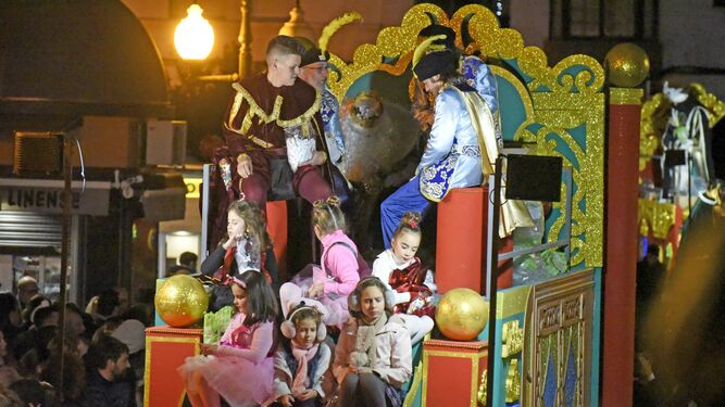 Las mejores fotos de la cabalgata de los Reyes Magos en La L&iacute;nea
