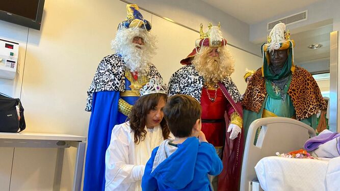 Así fue la visita de los Reyes Magos al Hospital Infanta Luisa