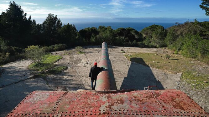 Uno de los cañones que se conservan en la batería de Paloma Alta