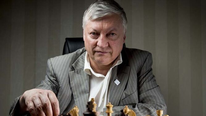 Anatoli Karpov, once veces campeón del mundo de ajedrez