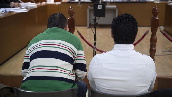 Los funcionarios de prisiones acusados de tortura durante la vista oral.